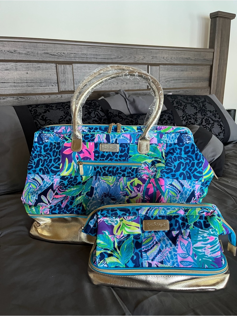 NIP Lilly Pulitzer Weekender Tote Bag & Cosmetic Bag Multi Lilly’s  Party Patch